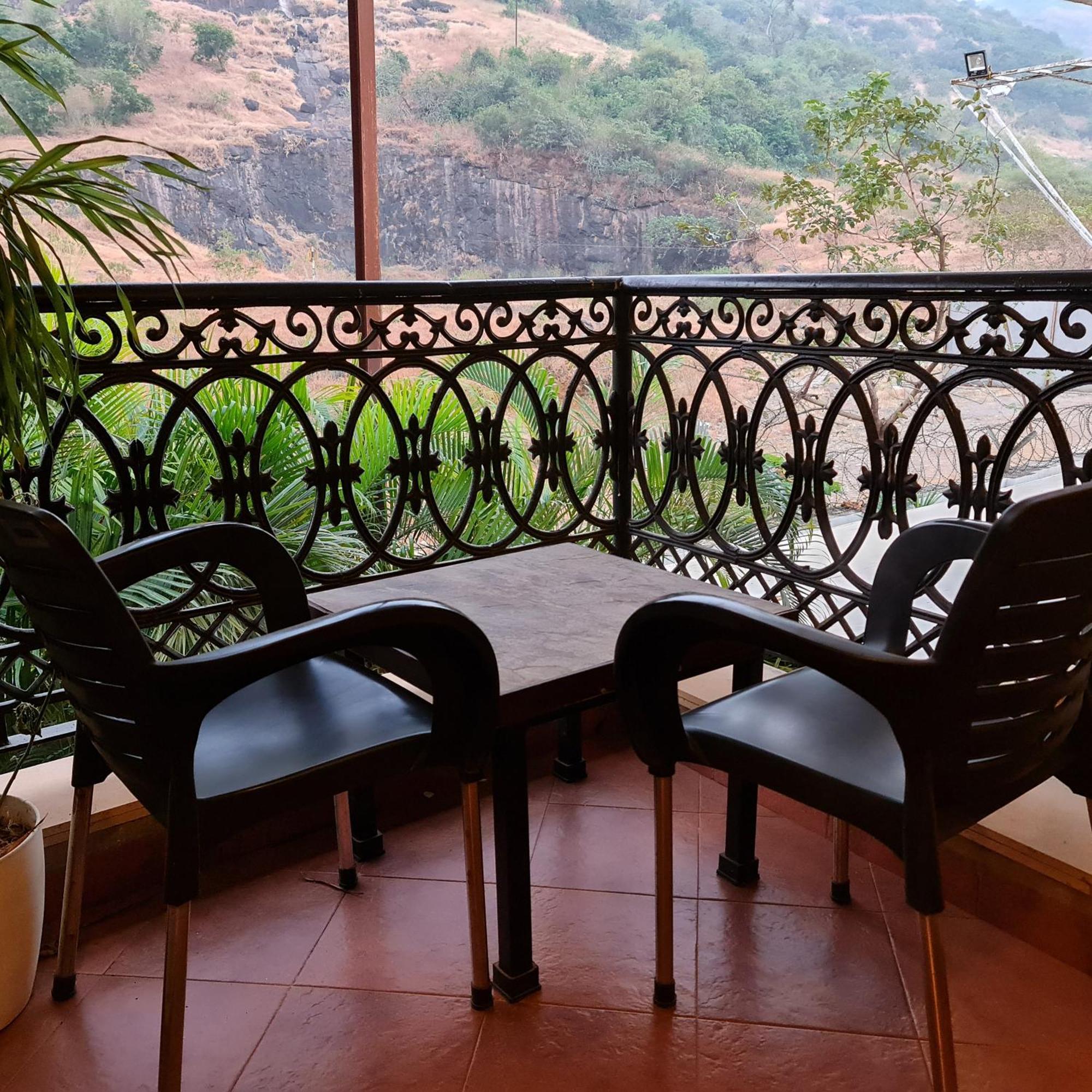 Hotel Misty Meadows, Lonavala Exteriér fotografie